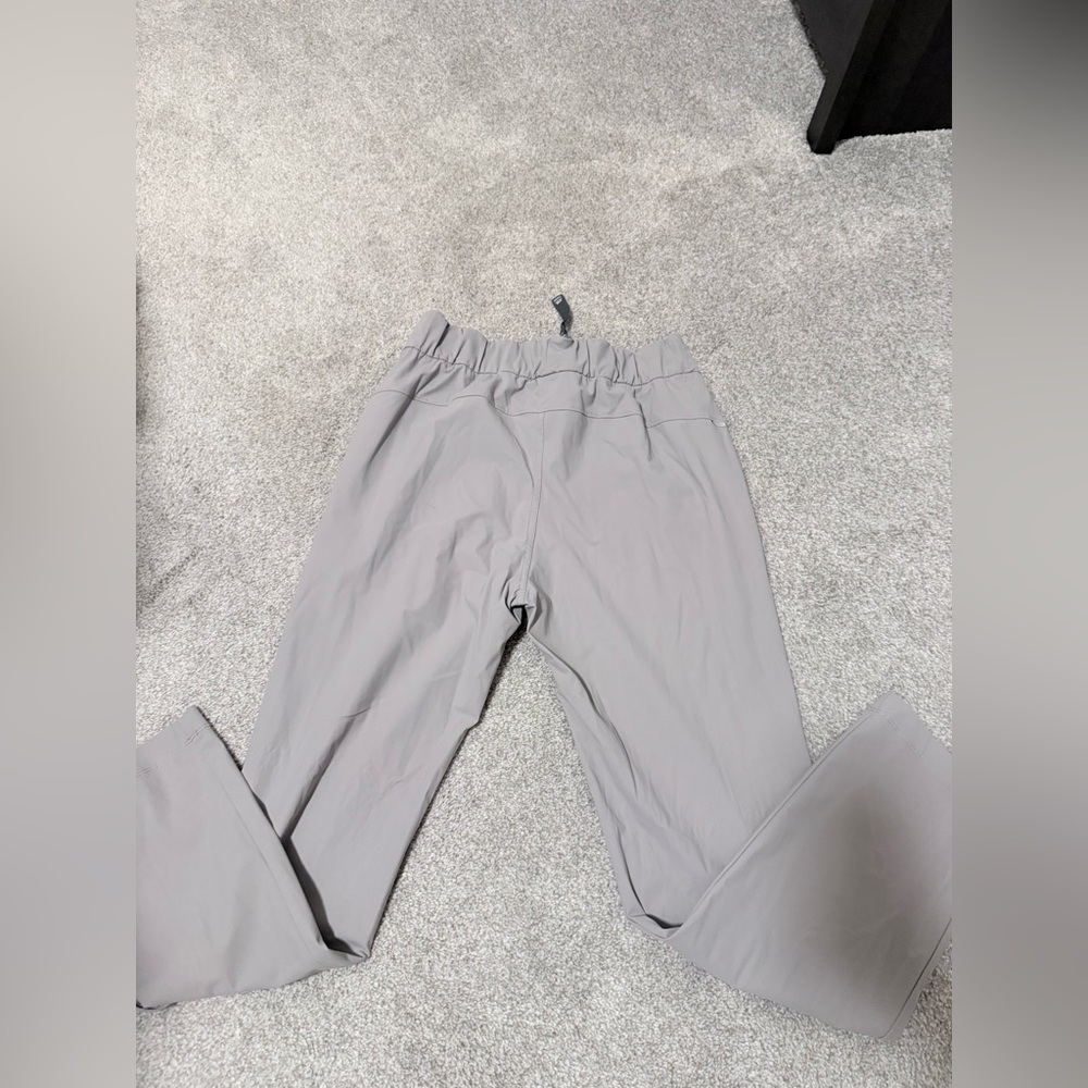 Vuori Women’s Miles Ankle Pants - Light Grey